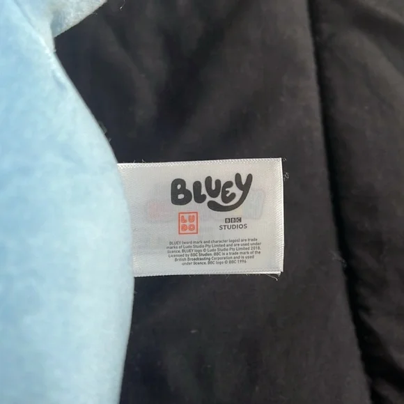 Bluey hugMee original by squish mallows - Picture 4 of 5